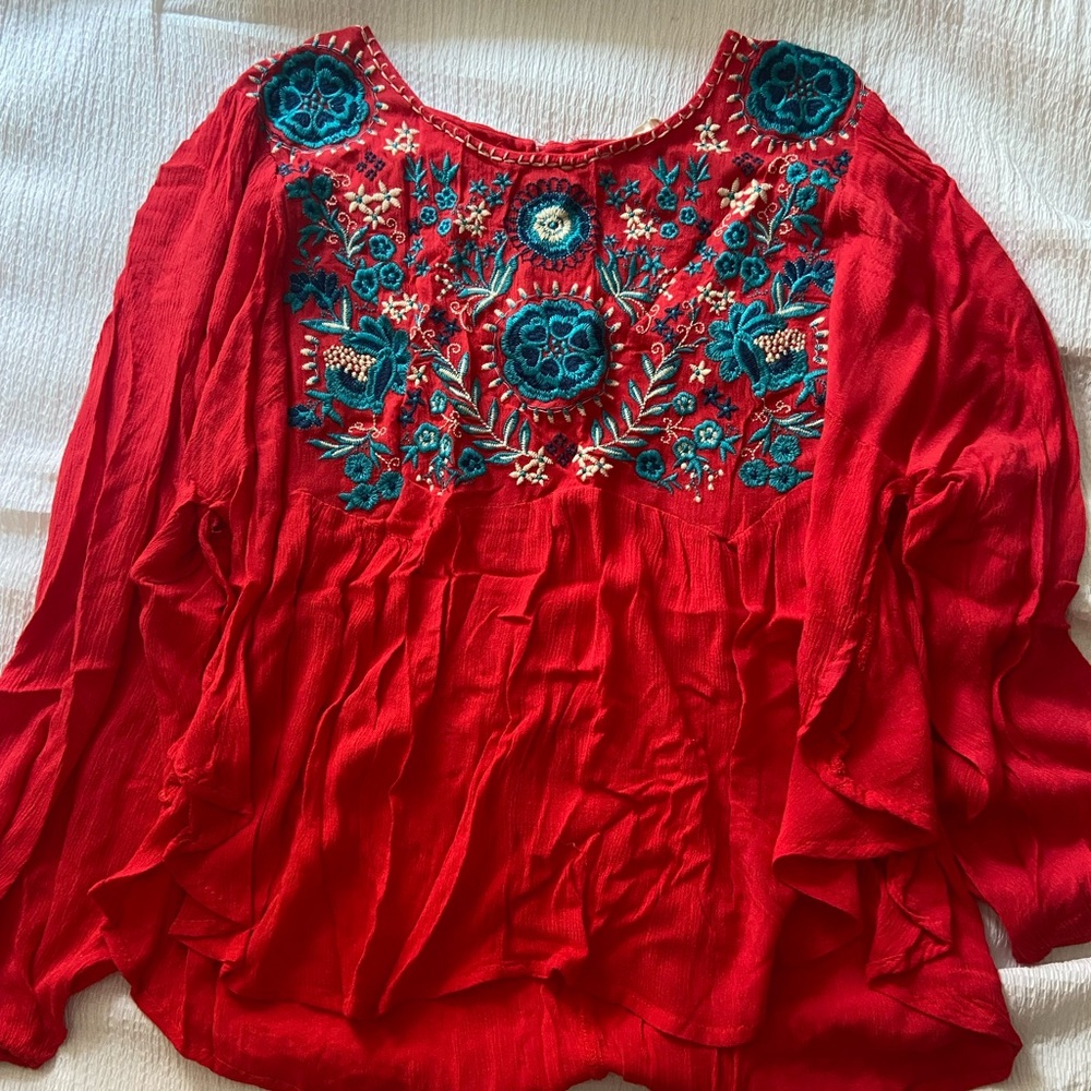 altar’d start red floral flowy top